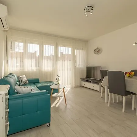 Stylish Olga Near And Old Town Apartamento *