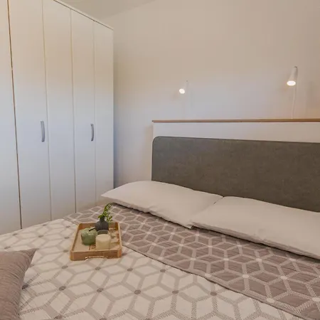 Stylish Olga Near And Old Town Apartamento