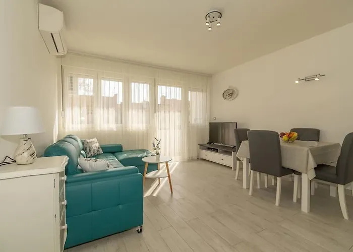 Stylish Olga Near And Old Town Apartment *